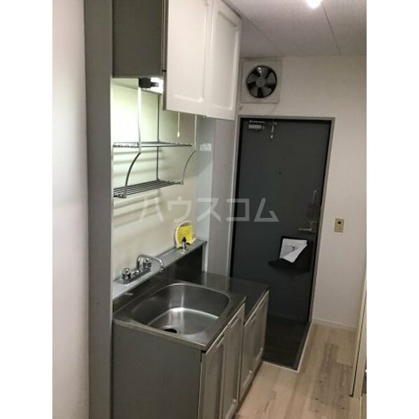 【名古屋市名東区富が丘のアパートの玄関】