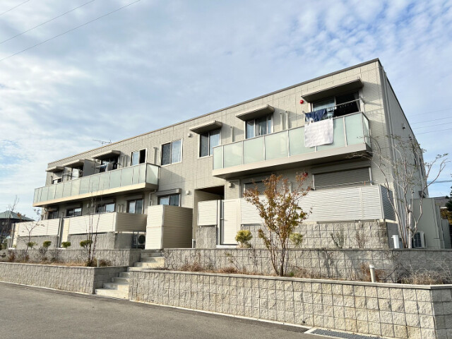 福岡市東区三苫のアパートの建物外観