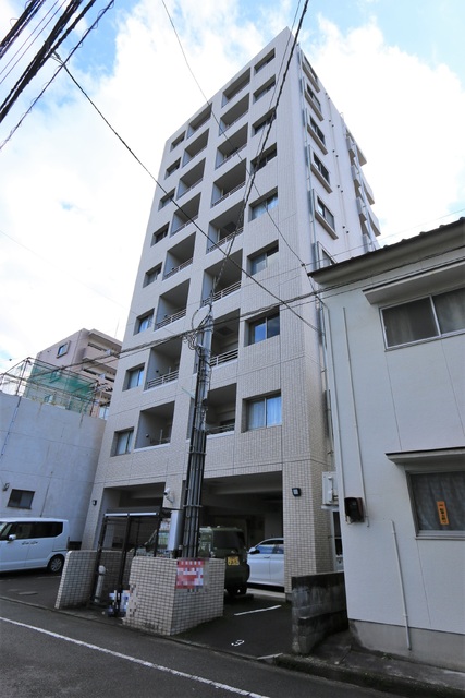 【松山市東雲町のマンションの建物外観】