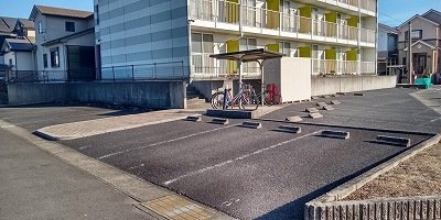 【知多市岡田美里町のマンションの駐車場】