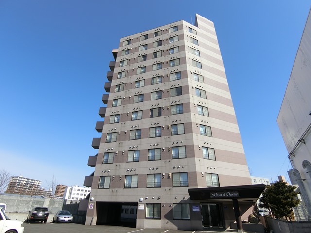 【札幌市厚別区厚別中央二条のマンションの建物外観】