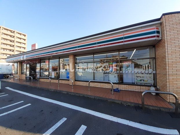 コンビニ　セブンイレブン 福岡北原店（コンビニ）まで945m