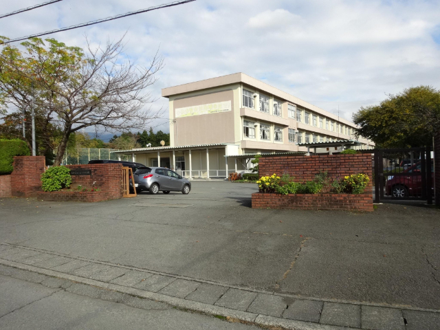 小学校　富士宮市立富士見小学校（小学校）まで1582m