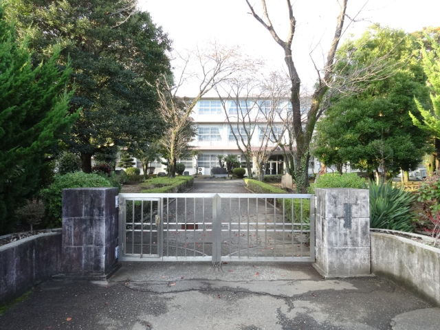 中学校　富士宮市立富士宮第二中学校（中学校）まで1418m