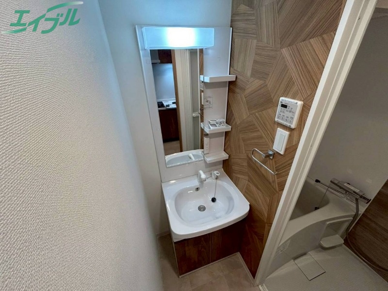 洗面設備　反転タイプ参考写真