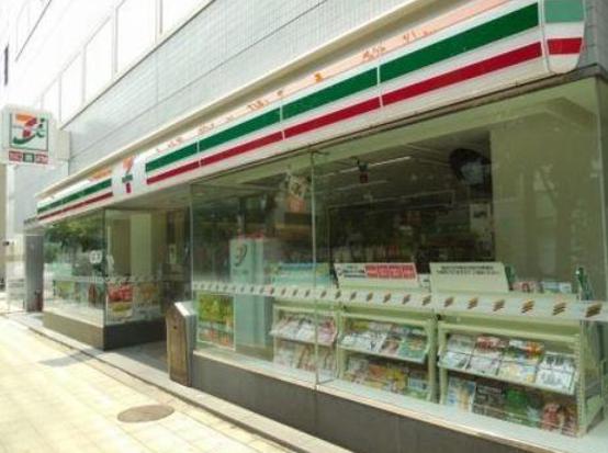 コンビニ　セブンイレブン 日本橋小伝馬町店（コンビニ）まで157m