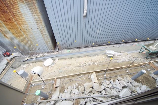 バルコニー　建築中の写真です。今はちゃんとなってます。