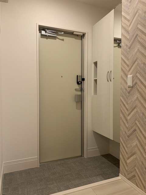 玄関　同一施工会社同一仕様写真