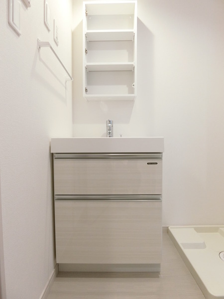 洗面設備　「あると便利な独立洗面台です」