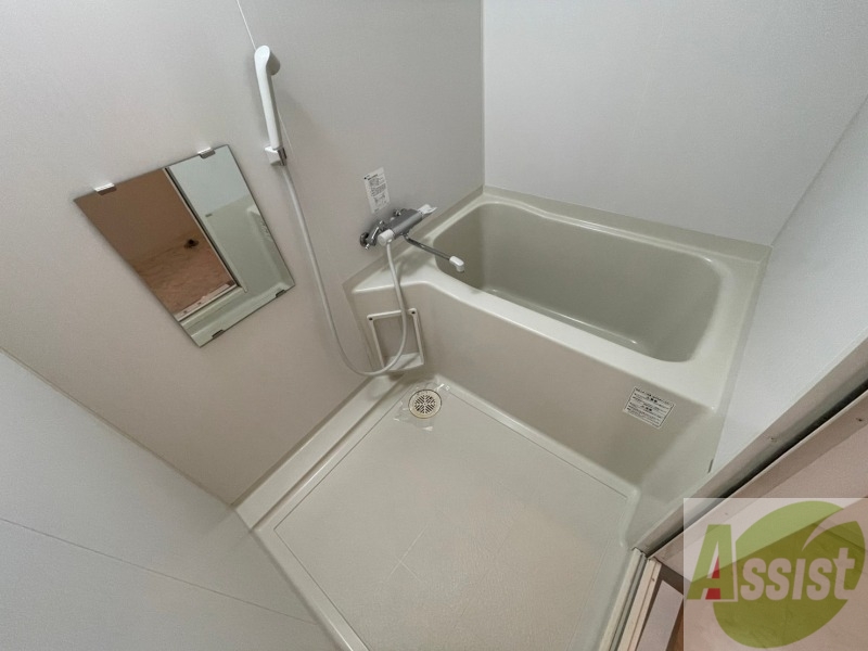 バス・シャワールーム　ユニットバスです。疲れを癒すのに欠かせませんね！