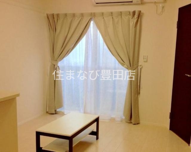 居室・リビング　同型写真