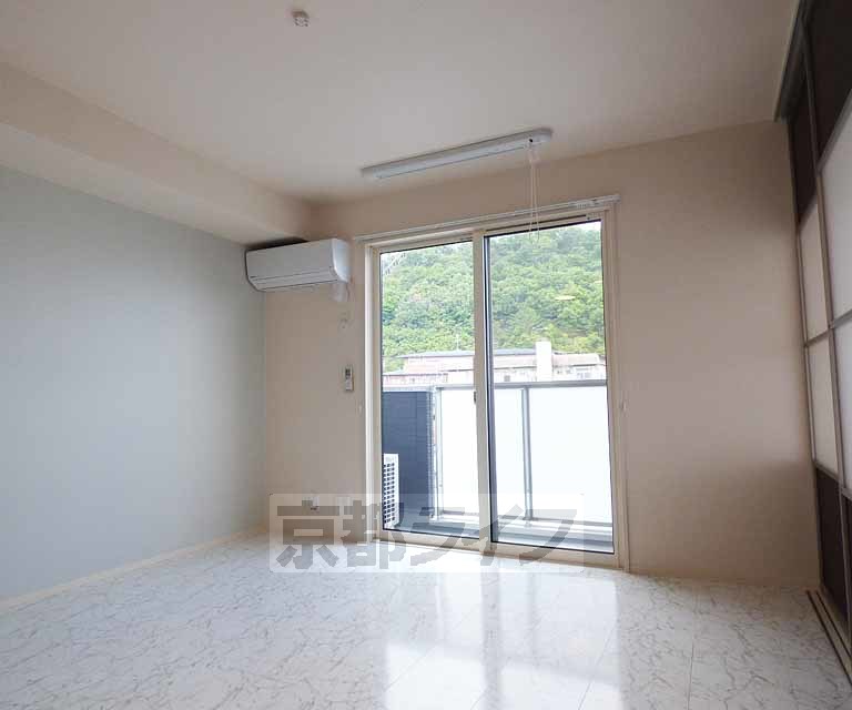 居室・リビング　広々とした室内です。