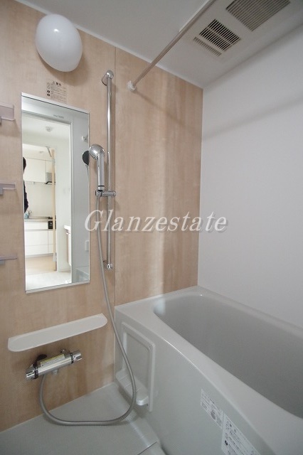 バス・シャワールーム　乾燥機付バスルーム