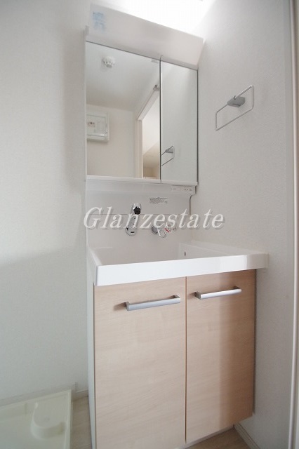 洗面設備　独立洗面台あり、毎朝おしゃれに忙しい女性の方におすすめです