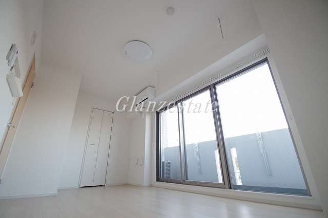 居室・リビング　広々としたリビング