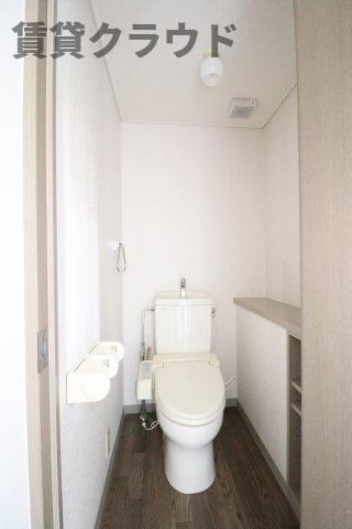トイレ　落ち着いた色調のトイレです