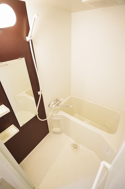 バス・シャワールーム　大きな鏡のあるお風呂！