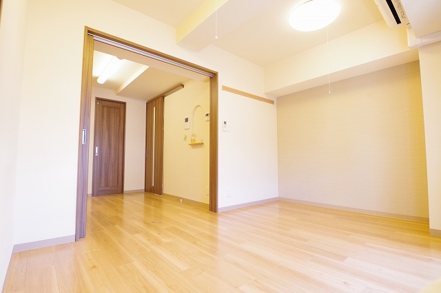 居室・リビング　間接照明がお洒落な洋室！