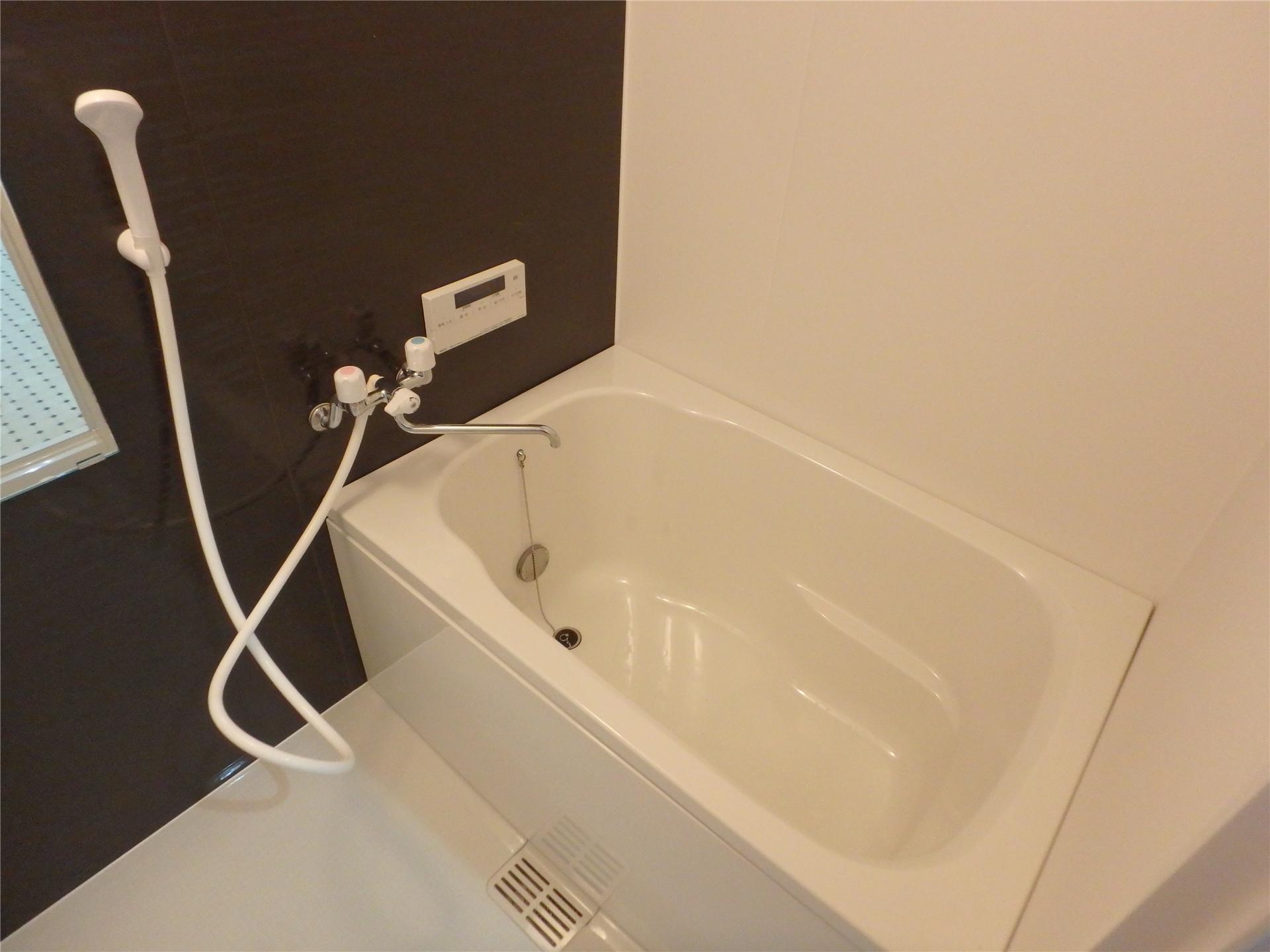 バス・シャワールーム　追焚機能付きのお風呂です