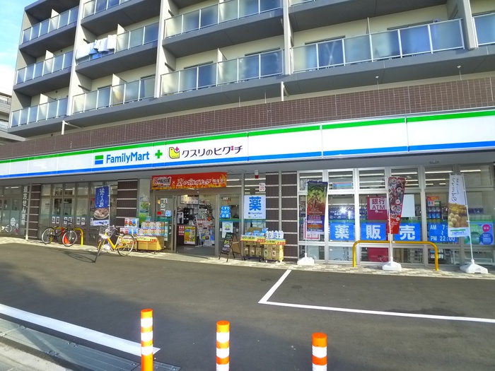 コンビニ　ファミリーマート（コンビニ）まで1m