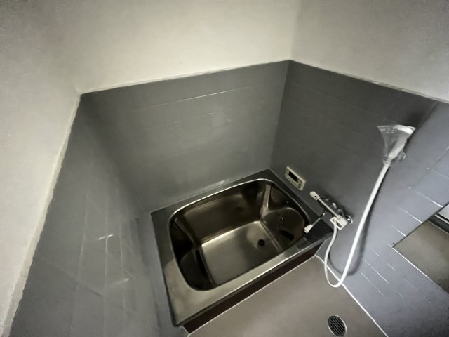 バス・シャワールーム　保温性に優れたステンレスの浴槽です☆
