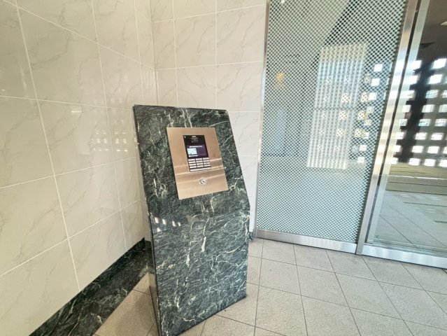 エントランス　詳細は、RISUMO江坂本店までお問合せください♪