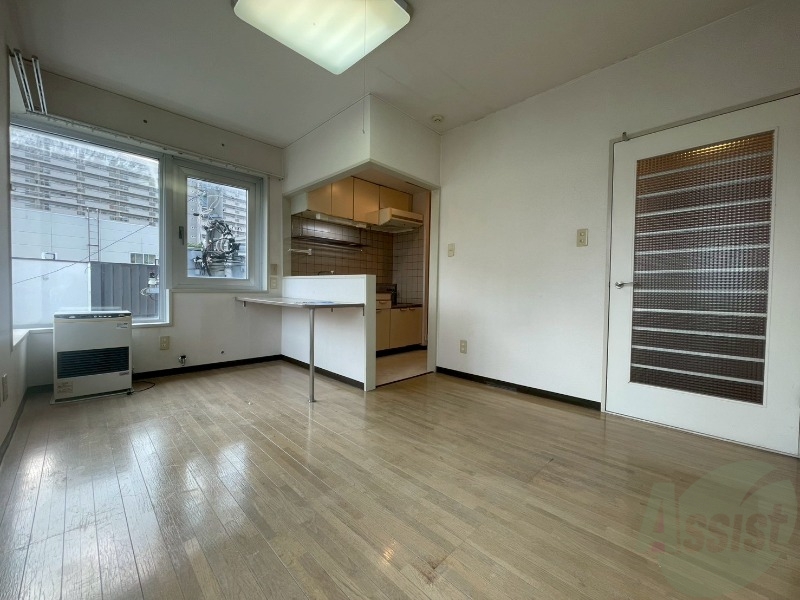 その他部屋・スペース　こちらのお部屋は光が差し込む、温かみのあるお部屋です。