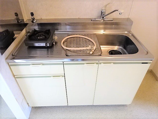 キッチン　画像は１０２号室です（参考）