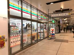 コンビニ　セブンイレブンハートインJR倉敷駅北口店（コンビニ）まで369m