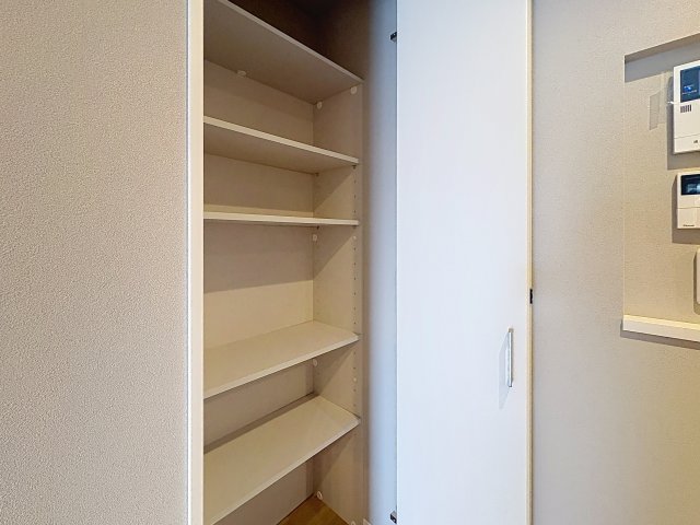 収納　掲載写真は同型モデルを掲載しており実際のお部屋と仕様等が異な
