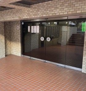 エントランス　ゆとりのあるエントランスです