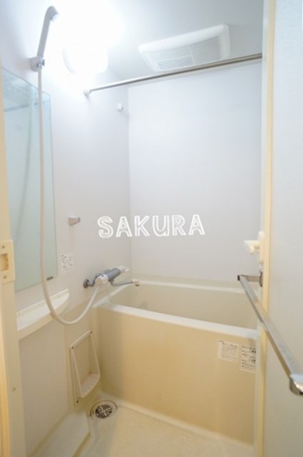 バス・シャワールーム　嬉しい追い焚き・浴室乾燥機付きです♪