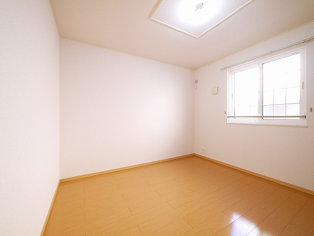 その他部屋・スペース　使い勝手のいい寝室です