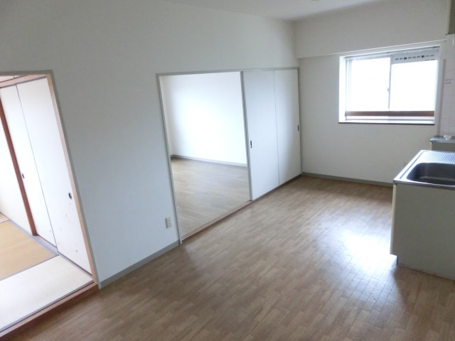 居室・リビング　各部屋につながるリビング