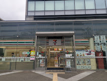 コンビニ　セブンイレブン 江東深川ギャザリア店（コンビニ）まで373m