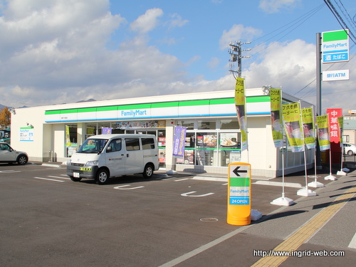 コンビニ　ファミリーマート長野中氷鉋店（コンビニ）まで496m