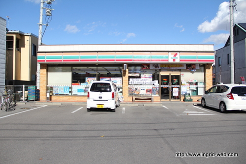 コンビニ　セブンイレブン長野青木島店（コンビニ）まで812m