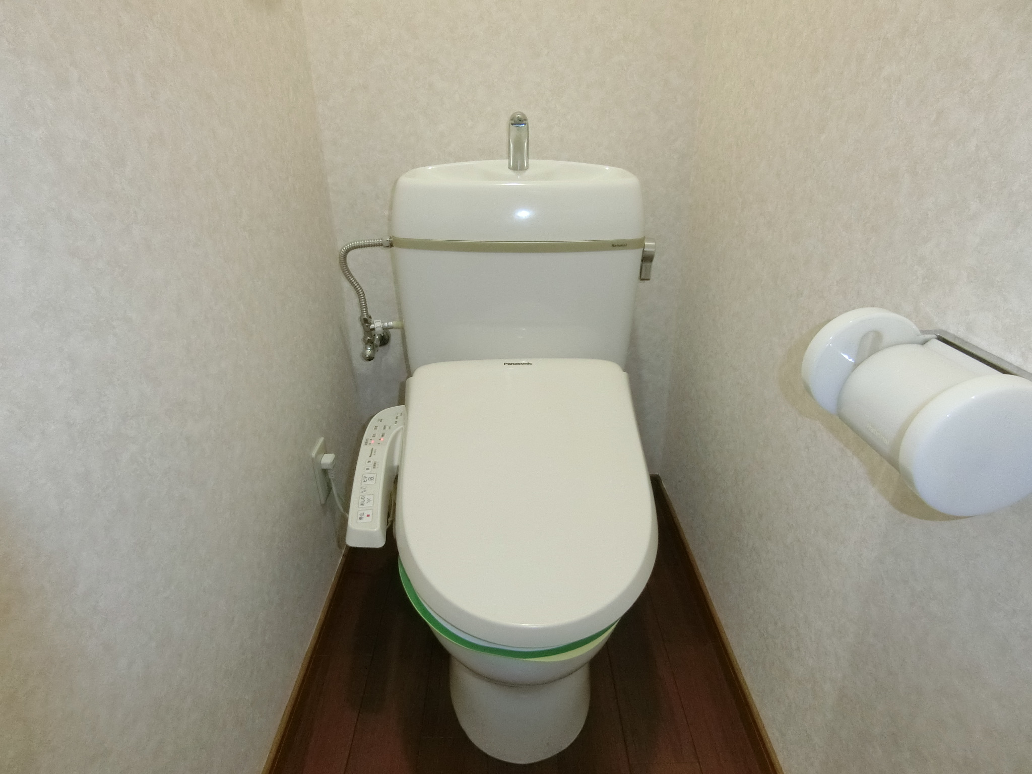 トイレ　温水洗浄機付のトイレです☆