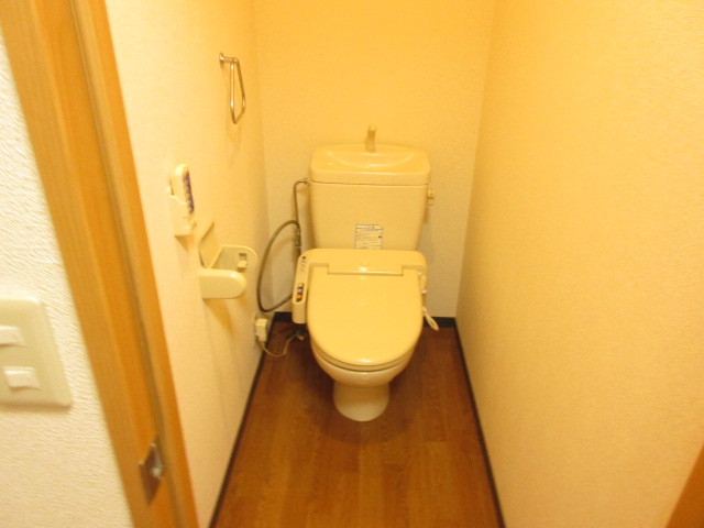 トイレ　温水洗浄便座付き