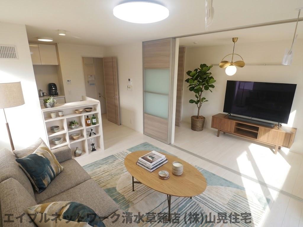 居室・リビング　家具備品はイメージで、実際の物件には含まれません