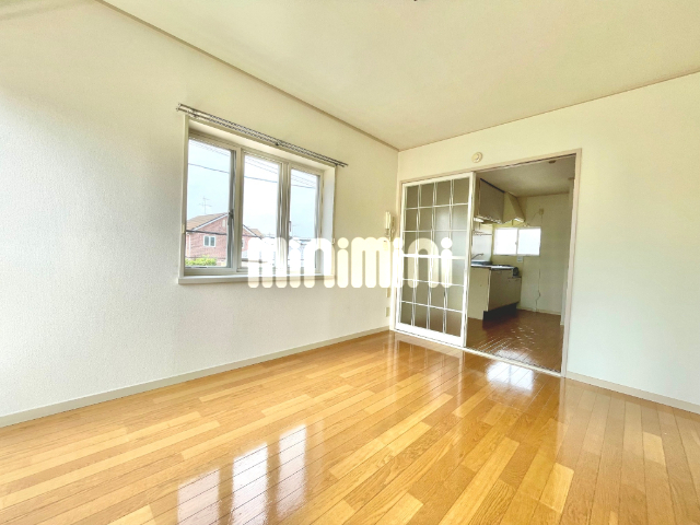 居室・リビング　フローリングの洋室です。