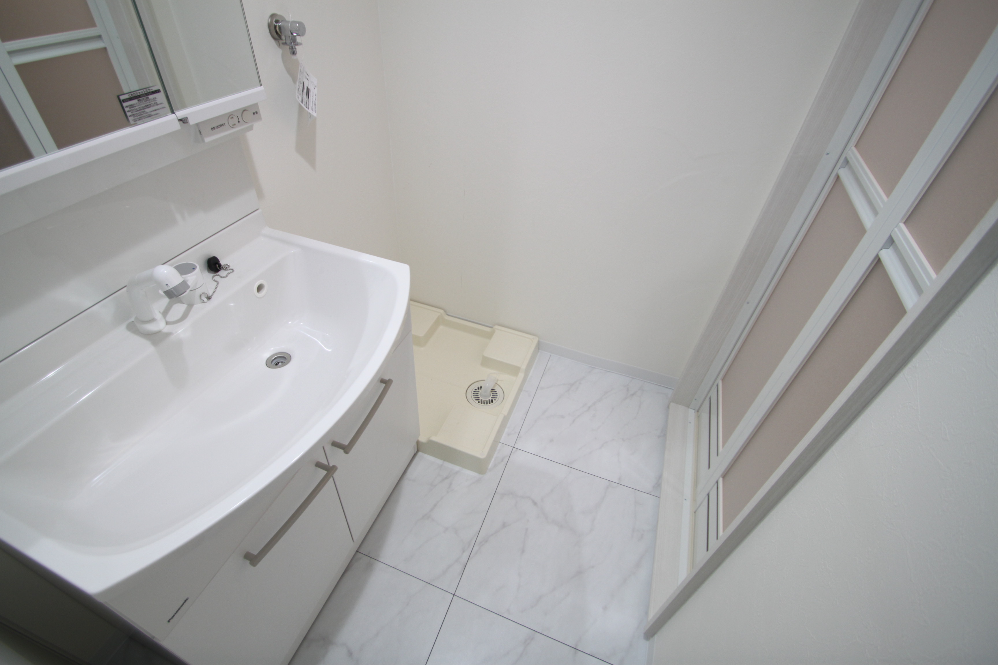 洗面設備　写真は別のお部屋の写真でイメージです。