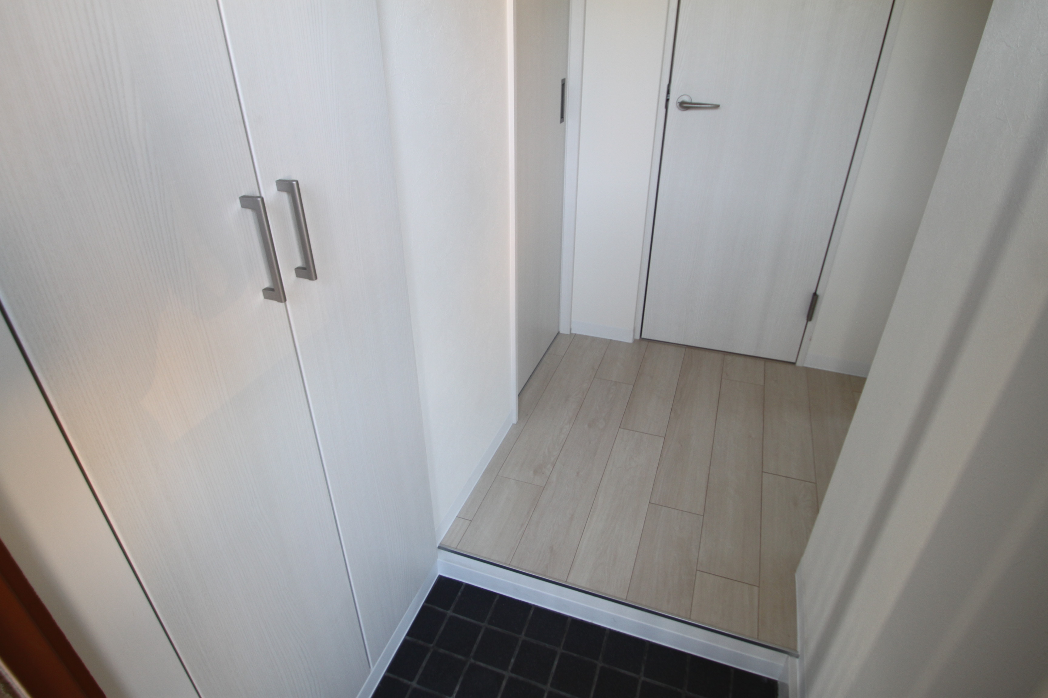 玄関　写真は別のお部屋の写真でイメージです。