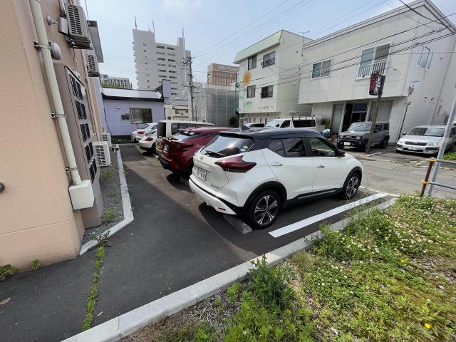 【函館市本町のマンションの駐車場】