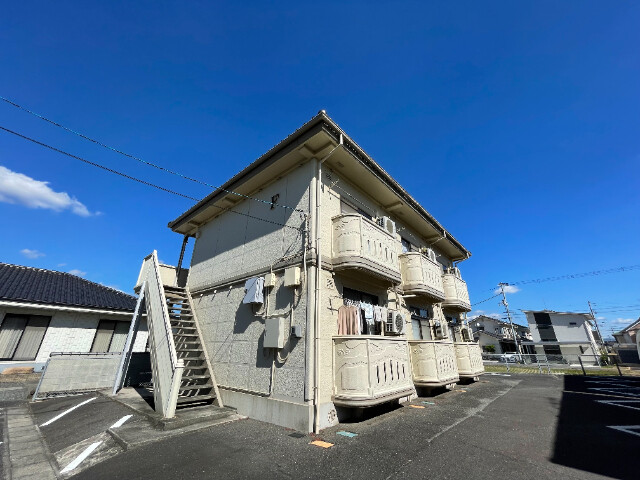 総社市総社のアパートの建物外観