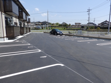 【山口市小郡上郷のアパートの駐車場】