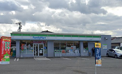 コンビニ　ファミリーマート大分津守店（コンビニ）まで377m