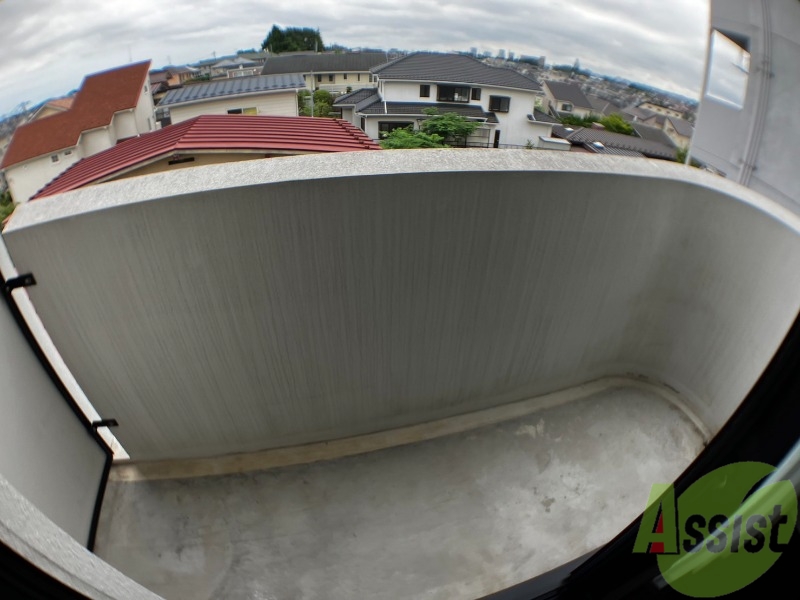 バルコニー　バルコニーは洗濯物を干すスペースがあります。