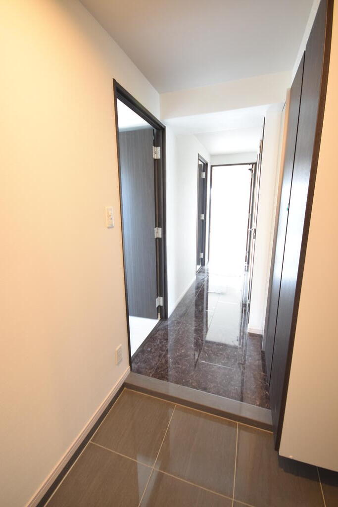 玄関　高級感溢れる廊下