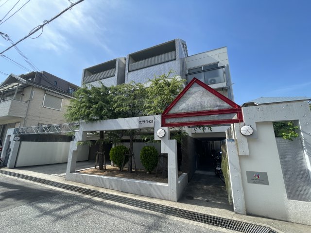 【宝塚市仁川北のマンションの建物外観】